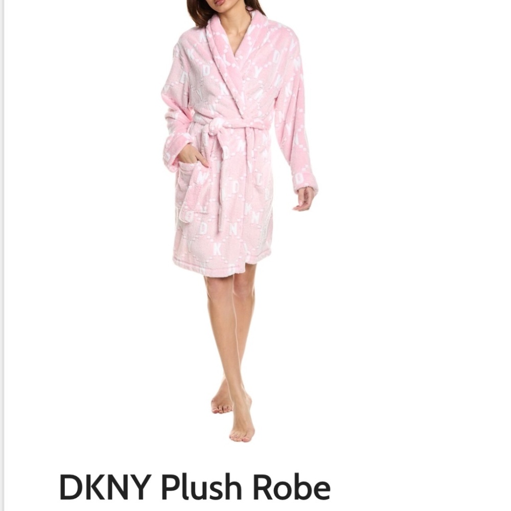 DKNY Plush Robe w/Signature DKNY Print in Pink & White. Size XL